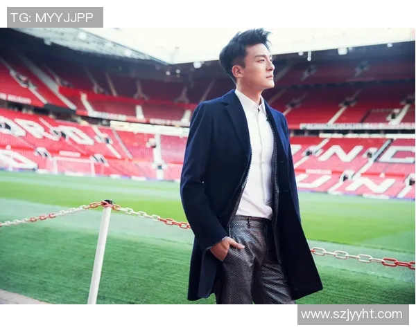 足球明星身着西装优雅摆拍展现魅力与风采的精彩瞬间